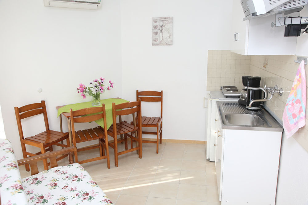 Hotel Apartment Kastoria Hanioti Ngoại thất bức ảnh